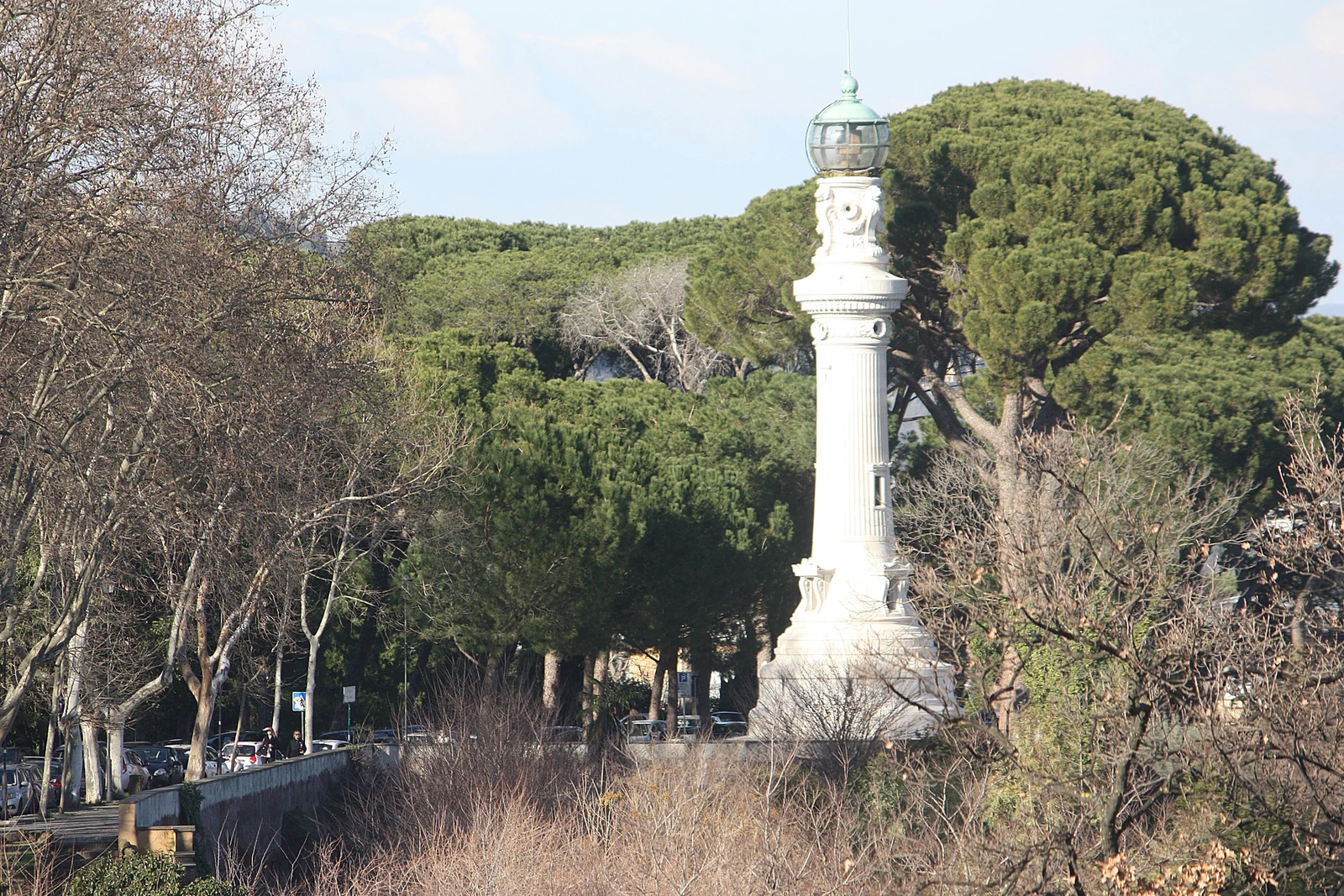 O farol do Gianicolo, presente da comunidade italiana da Argentina a Roma. É um detalhe menos famoso, mas ajuda a mostra