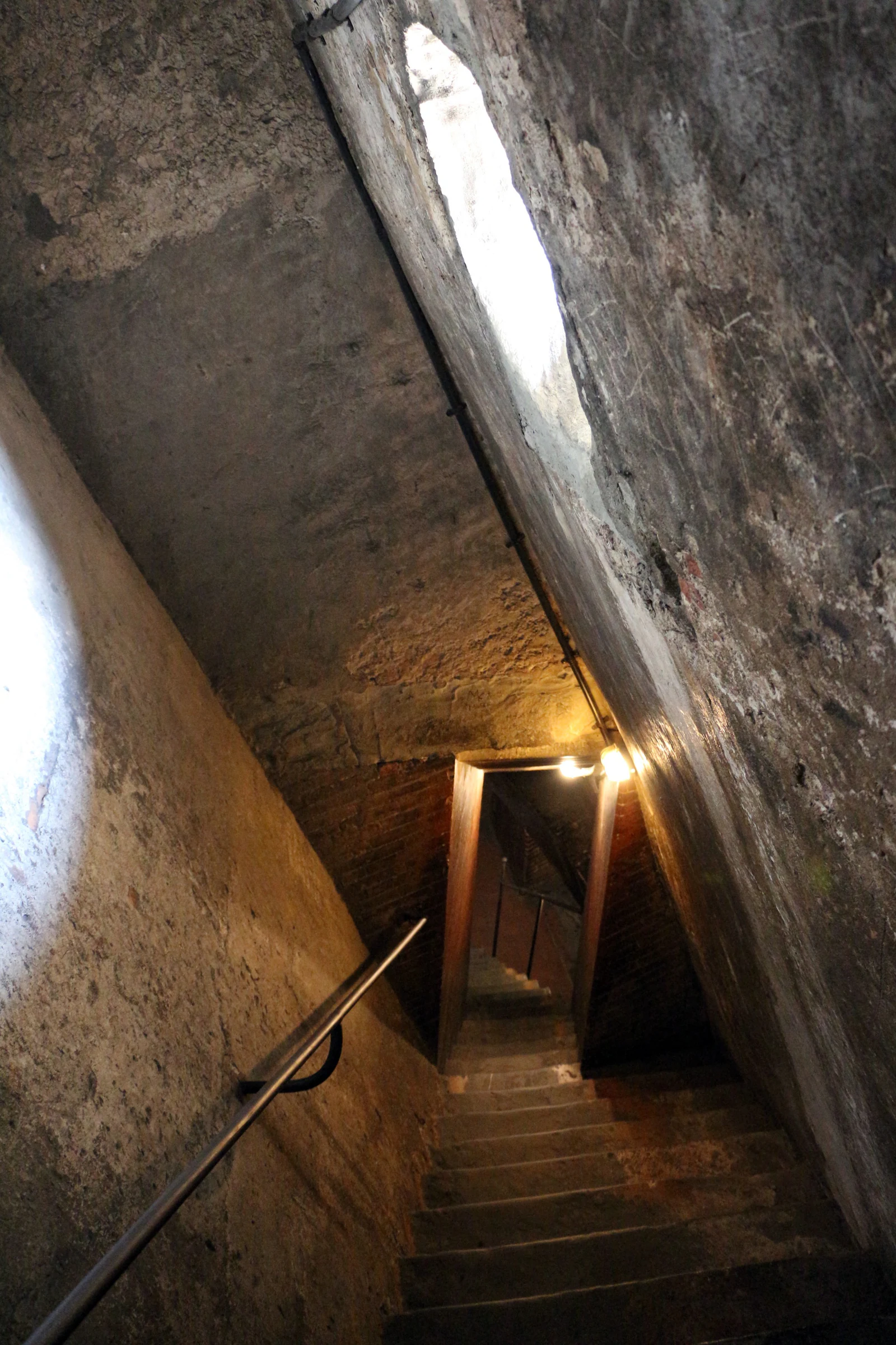 Uma das passagens internas da subida. Esta foto é importante porque mostra que a experiência da cúpula não é só &ldquo;chegar 