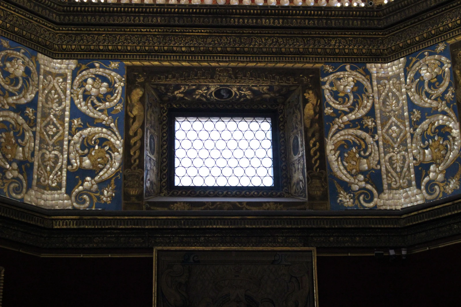 A Tribuna dos Uffizi, criada no século XVI como uma sala extraordinária para reunir os objetos mais preciosos dos Medici