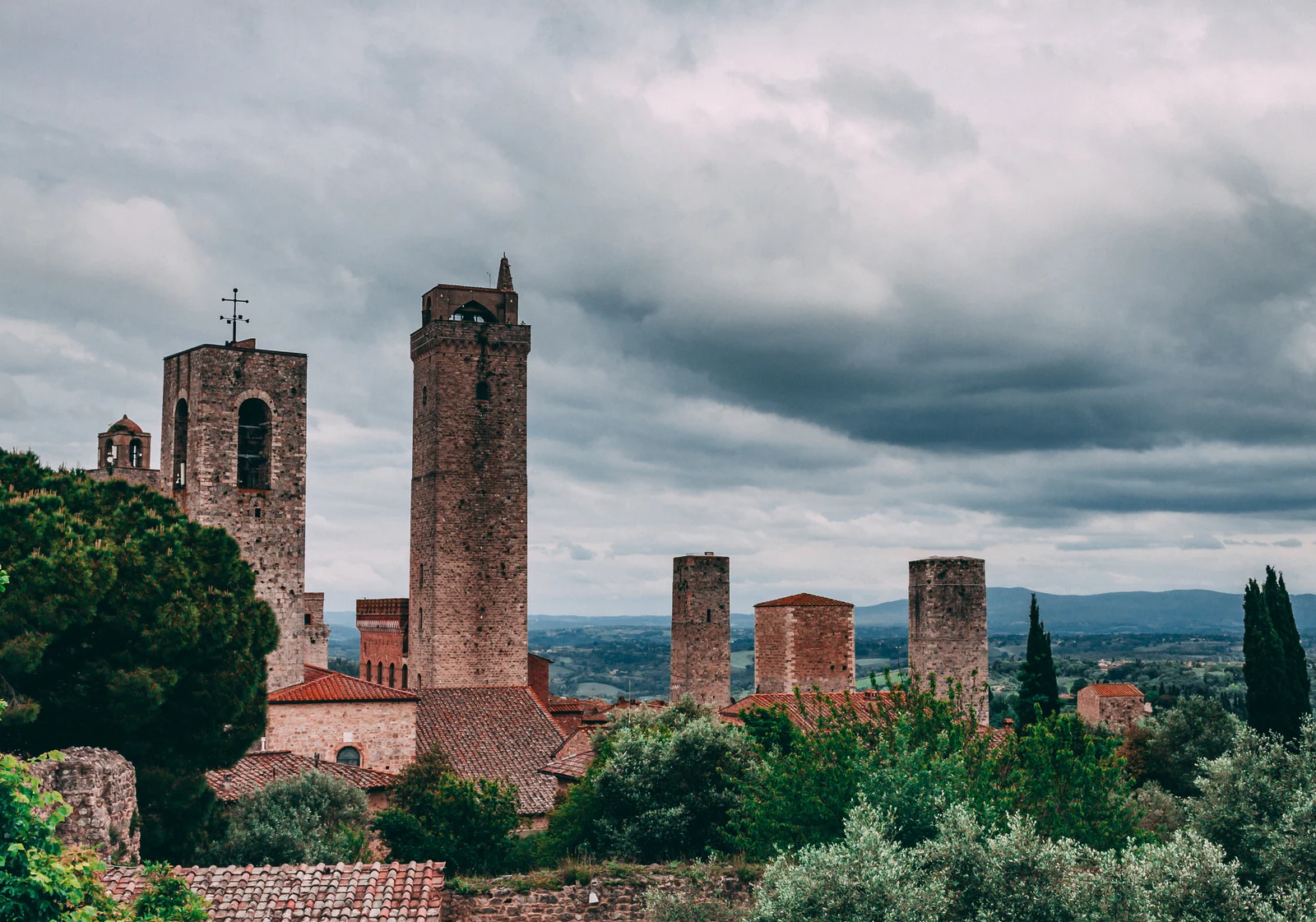 O skyline de San Gimignano visto de fora do miolo urbano. Esta é a imagem que explica imediatamente o apelido de &ldquo;Manhat