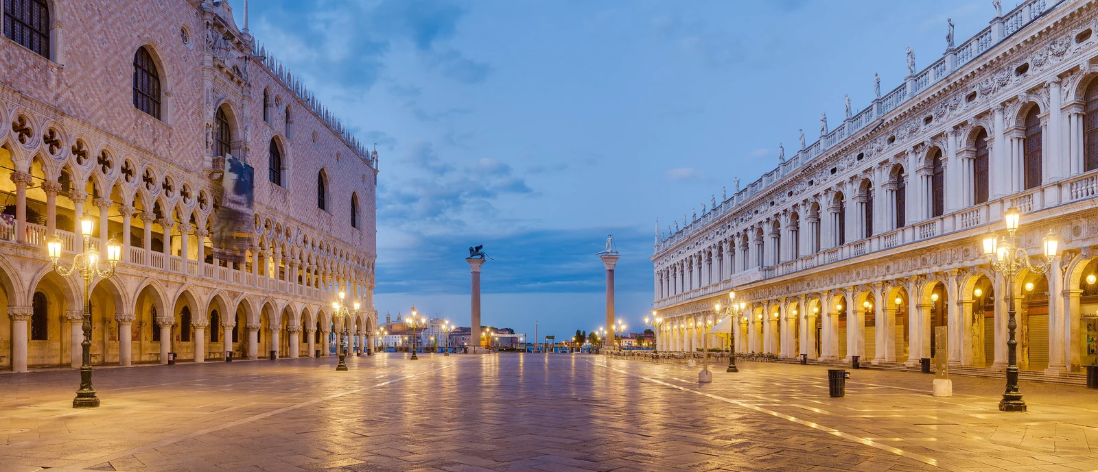 A Piazzetta voltada para a lagoa, entre o Palazzo Ducale e a Biblioteca Marciana. Vale andar até aqui porque o espaço mu